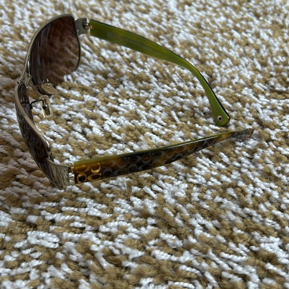 Coach - Picture 4 of 5